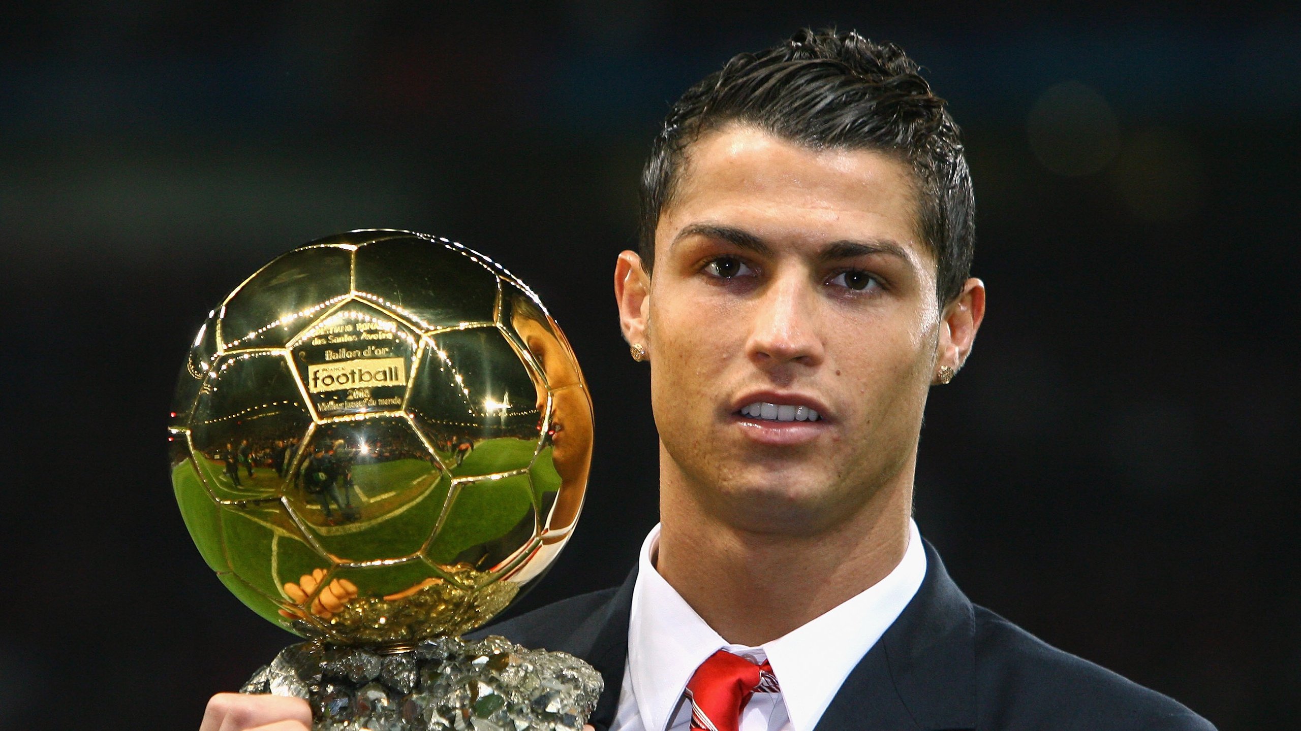 足球裁判体能测试采用智能评估系统，足球裁判体力